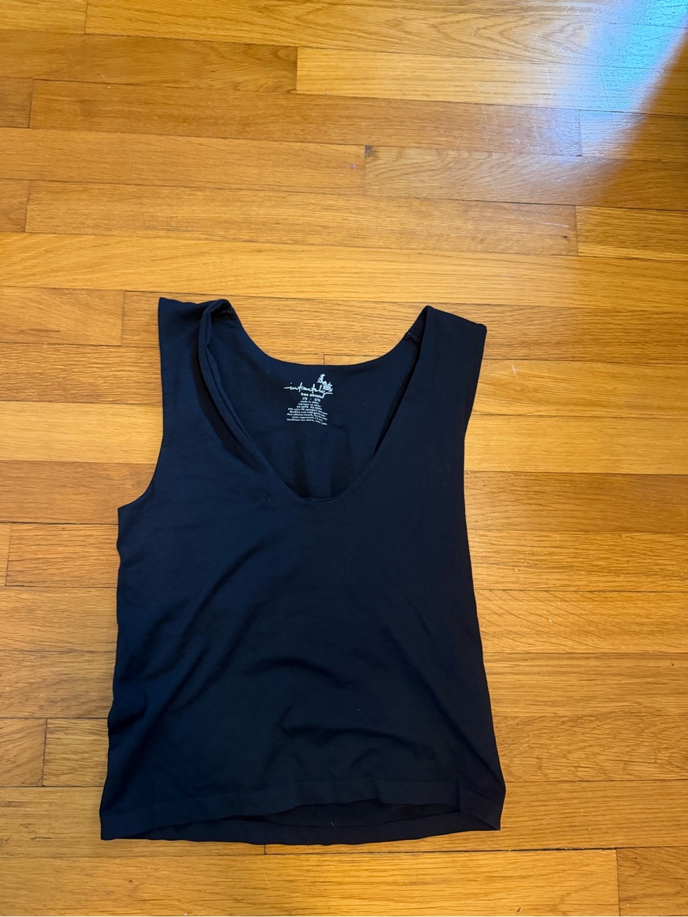 Black Women's Sleeveless Scoop Neck Tank Top